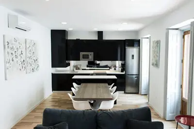 Una cocina o zona de cocina en For You Rentals NEW Design Apartment TEMPORAL Puerta del Sol PRE104C