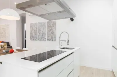 Una cocina o zona de cocina en For You Rentals NEW Design Apartment TEMPORAL Puerta del Sol PRE104C
