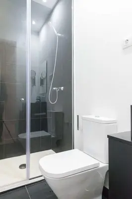 Un baño de For You Rentals NEW Design Apartment TEMPORAL Puerta del Sol PRE104C