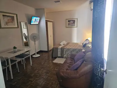 Una televisión o centro de entretenimiento en Apartamento en la calle Hortaleza de Madrid Centro