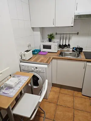 Una cocina o zona de cocina en Apartamento Doble Exterior en la GRAN VIA #45 de Madrid 7-2
