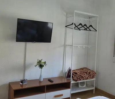 Una televisión o centro de entretenimiento en Apartamento en Gran Vía de Madrid 45 4