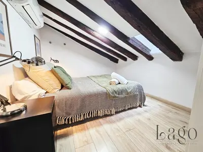 Cama o camas de una habitación en Ático con terraza en el centro de Madrid