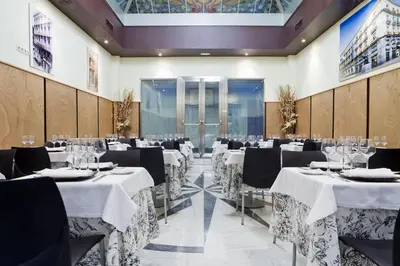 Un restaurante o sitio para comer en Hotel Europa