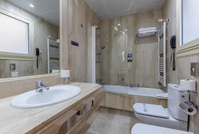 Un baño de Hotel Europa