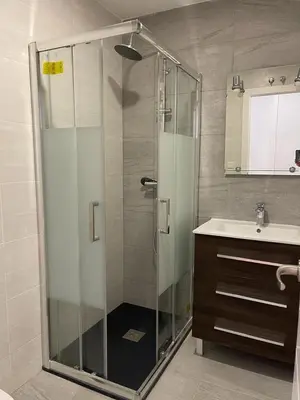 Un baño de MiniEstudios Plaza de España