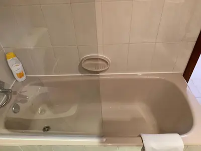 Un baño de Apartamentos y Estudios Torr en Madrid - Chamartín con Wifi Gratis