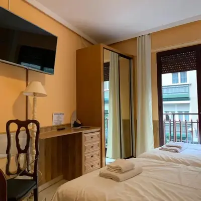 Apartamentos y Estudios Torr en Madrid - Chamartín con Wifi Gratis