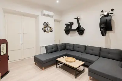 Zona de estar de PLAZA MAYOR groups by MONARO*****