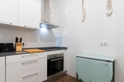 Una cocina o zona de cocina en vip CERVANTES, by MONARO*****