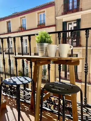 Un balcón o terraza de Valverde Malasaña - Coqueto estudio con sofá cama en el centro
