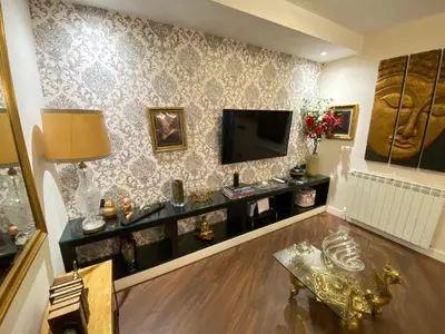 Una televisión o centro de entretenimiento en Plaza España - Apartamento en el Centro