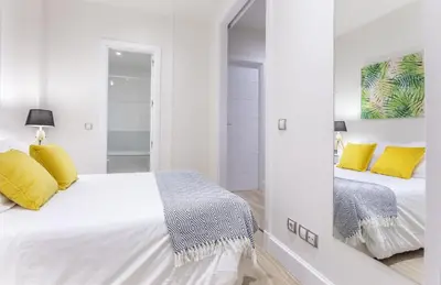 Cama o camas de una habitación en Universidad en Madrid