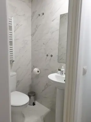 Un baño de Norte Oviedo Rooms Madrid