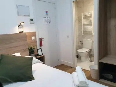 Un baño de Norte Oviedo Rooms Madrid