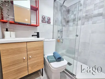 Un baño de Estudio con Wifi y AC en Centro Sol y Gran via