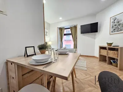 Una televisión o centro de entretenimiento en Estudio con Wifi y AC en Centro Sol y Gran via