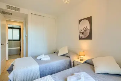 Cama o camas de una habitación en 2B2B Deluxe apartment - Jardines de Cuatro Caminos - Business District - Santiago Bernabéu