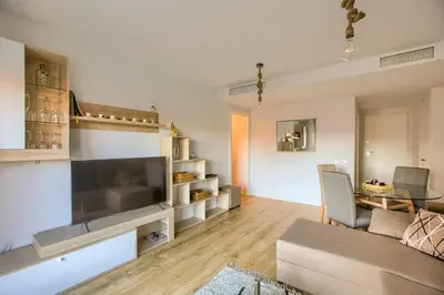 Una televisión o centro de entretenimiento en 2B2B Deluxe apartment - Jardines de Cuatro Caminos - Business District - Santiago Bernabéu