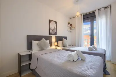 Cama o camas de una habitación en 2B2B Deluxe apartment - Jardines de Cuatro Caminos - Business District - Santiago Bernabéu