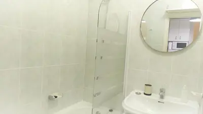 Un baño de Apartamento Exterior en PARQUE DEL RETIRO- IBIZA DC