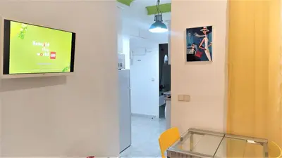Una televisión o centro de entretenimiento en Apartamento Exterior en PARQUE DEL RETIRO- IBIZA DC