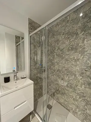 Un baño de Waou EL RETIRO es MIA - Corta Duración