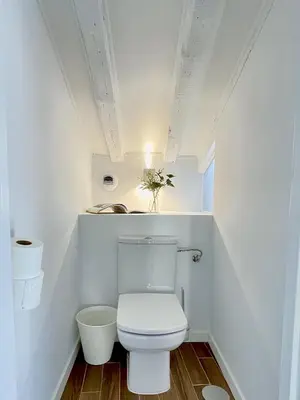 Un baño de Waou PALACIO DE CRISTAL es MIA - Corta Duración