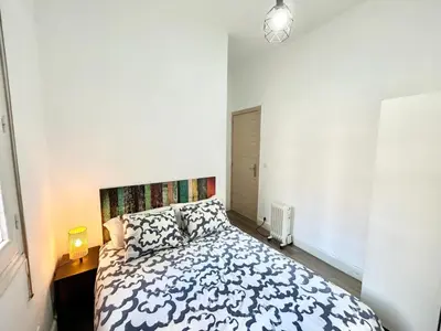 Cama o camas de una habitación en Madrid Rio Antonio Lopez A