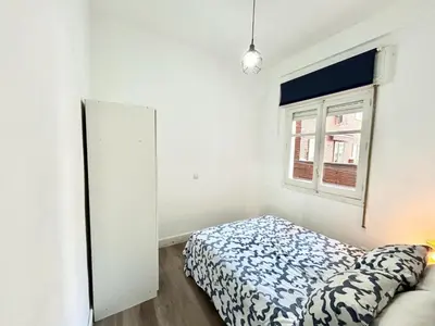 Cama o camas de una habitación en Madrid Rio Antonio Lopez A