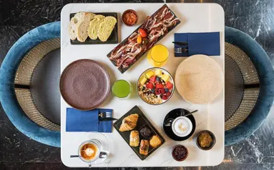 Comida en o cerca de este apartahotel