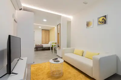 Una televisión o centro de entretenimiento en Dobo Madrid ANR1