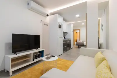 Una televisión o centro de entretenimiento en Dobo Madrid ANR1