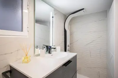 Un baño de For You Rentals New Duplex Apartment TEMPORAL Chamberí-Arapiles BDG460