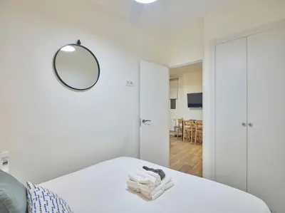Cama o camas de una habitación en NEW Retiro recién reformado 10 min en metro a Sol, hasta seis personas