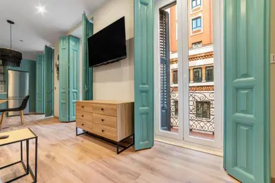 Una televisión o centro de entretenimiento en Modern and Refurbished - 2Bedrooms 2Baths-Justicia