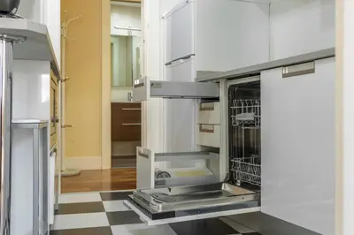 Una cocina o zona de cocina en Bright with 7 balconies- 3 BDR 2BTH -Plaza Mayor