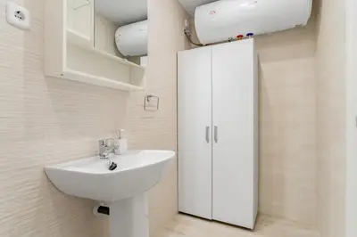 Un baño de Modern Refurbished-1Bed 1.5Baths-DeliciasAtocha