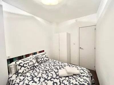 Cama o camas de una habitación en Madrid Rio Antonio López B