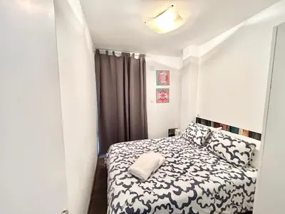 Cama o camas de una habitación en Madrid Rio Antonio López B