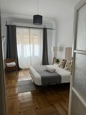 Cama o camas de una habitación en APARTAMENTO 3 HAB MADRID CENTRO