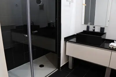 Un baño de For You Rentals NEW Design Apartment TEMPORAL Puerta del Sol PRE104A