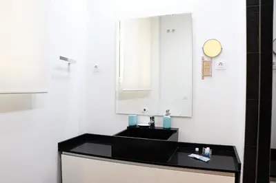 Un baño de For You Rentals NEW Design Apartment TEMPORAL Puerta del Sol PRE104A