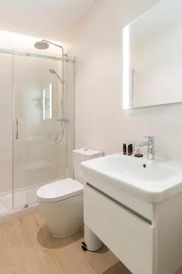Un baño de Prado Rooms 46 - Darya Living