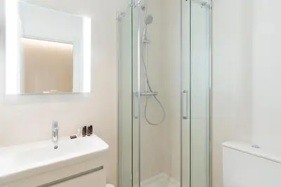 Un baño de Prado Rooms 46 - Darya Living