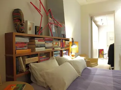 Cama o camas de una habitación en Cosy artist studio in Barrio de Salamanca