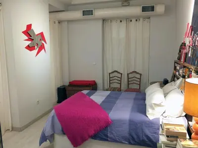 Cama o camas de una habitación en Cosy artist studio in Barrio de Salamanca