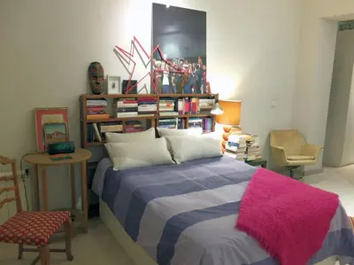 Cama o camas de una habitación en Cosy artist studio in Barrio de Salamanca