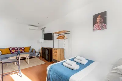 Cama o camas de una habitación en Cozy studio - 1Bedroom 1Bathroom - Chueca - Hortaleza