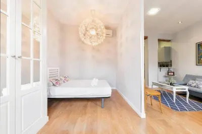 Cama o camas de una habitación en Cozy Modern with balconies - Sol - Gran Vía